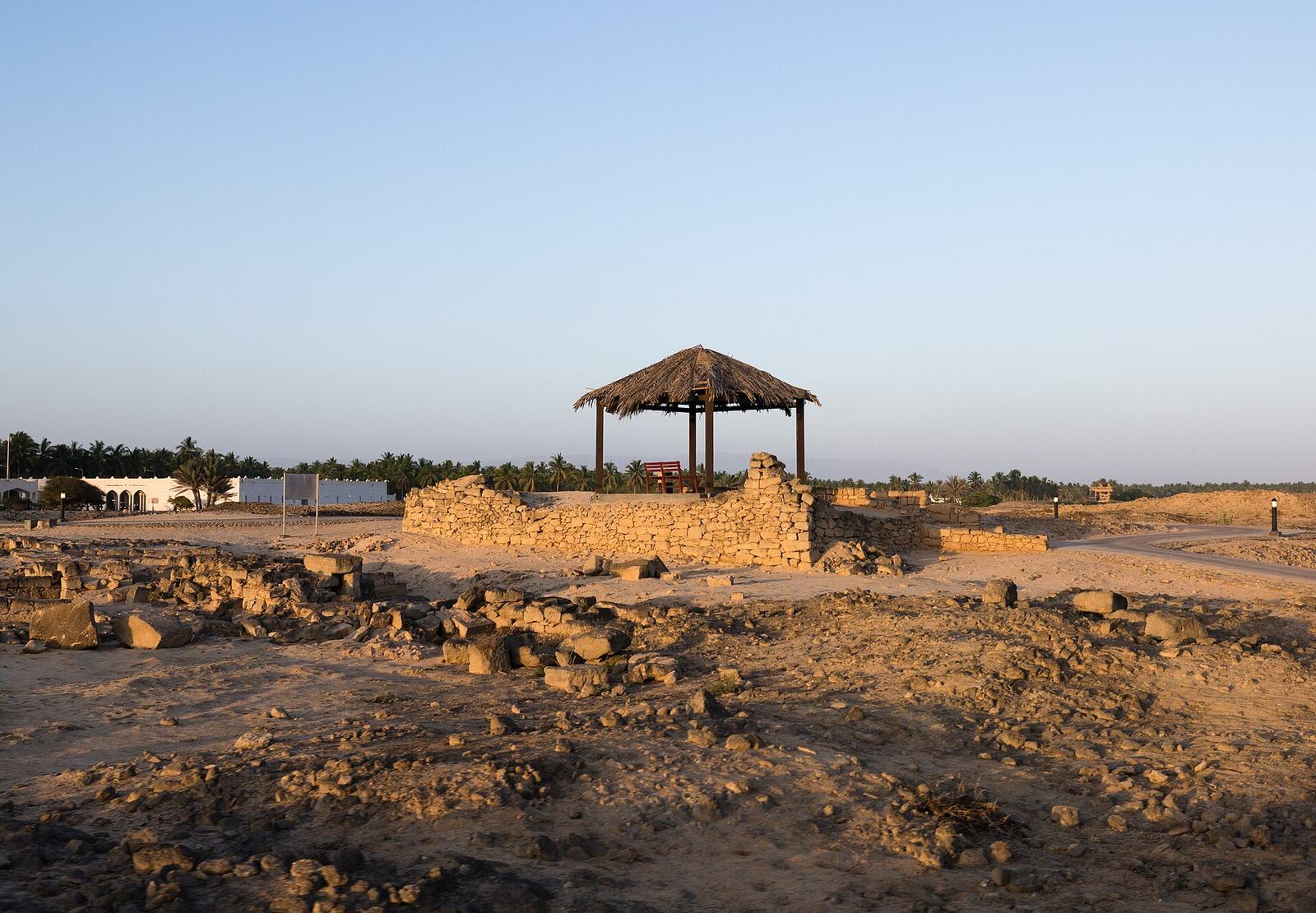 Representative photo of heritage sites in Oman, not Old Hasik