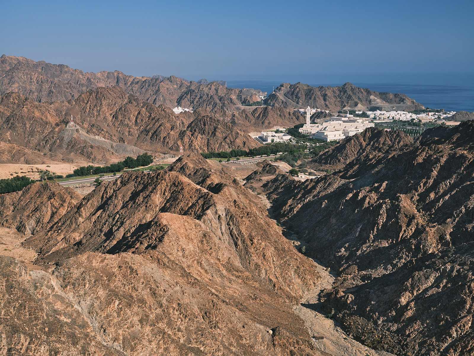 Representative photo of mountains in Oman, not Qarn Bint