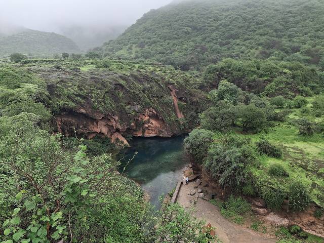 Representative photo of springs & oases in Oman, not Ayn Umran
