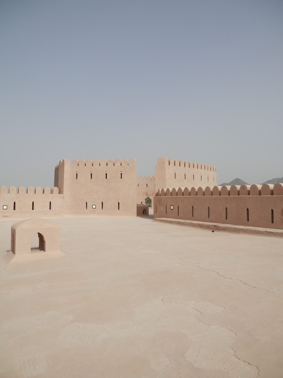 Al Hazm Fort — Al Hazm Castle - panoramio.jpg