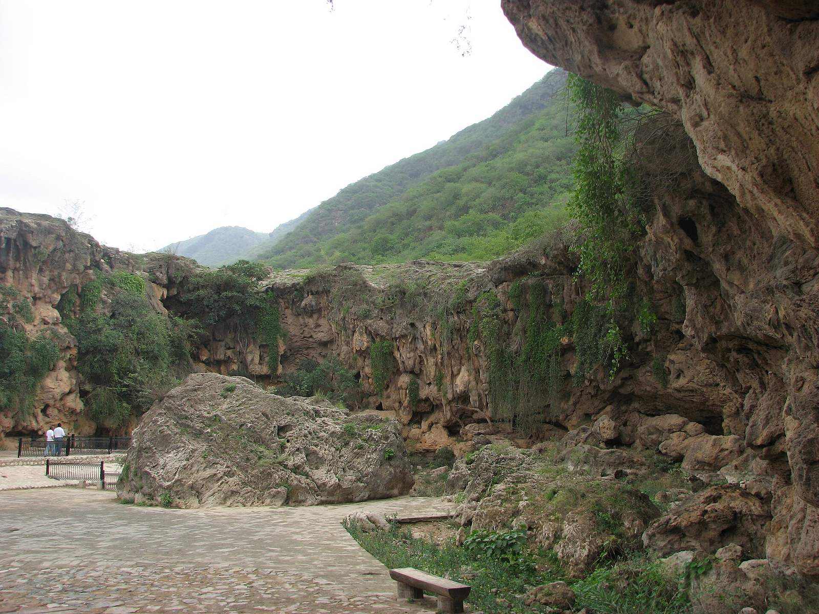 Ayn Jarziz Spring — Ayn Jarziz - panoramio.jpg