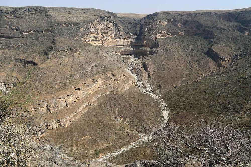 Jabal Samhan Nature Reserve — Dhofar, Jabal Samhan, grotta di taiq, cratere 01.jpg