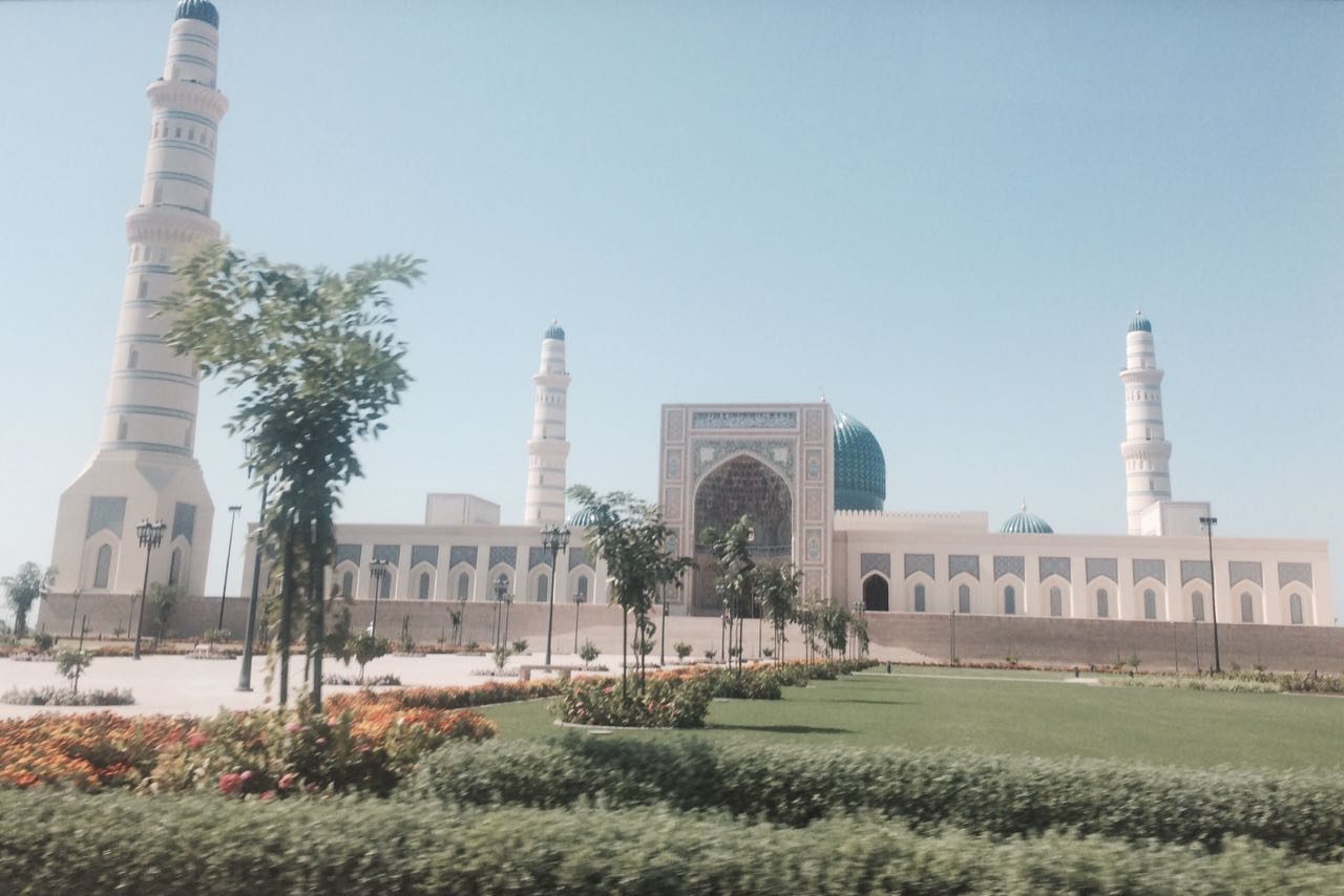 Sultan Qaboos Grand Mosque — واجهة الجامع.jpg